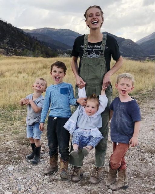 I LEFT THE STAGE AS A BALLERINA—NOW I MILK GOATS AND HOMESCHOOL EIGHT KIDS