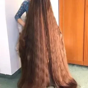 Woman cuts her hair fo